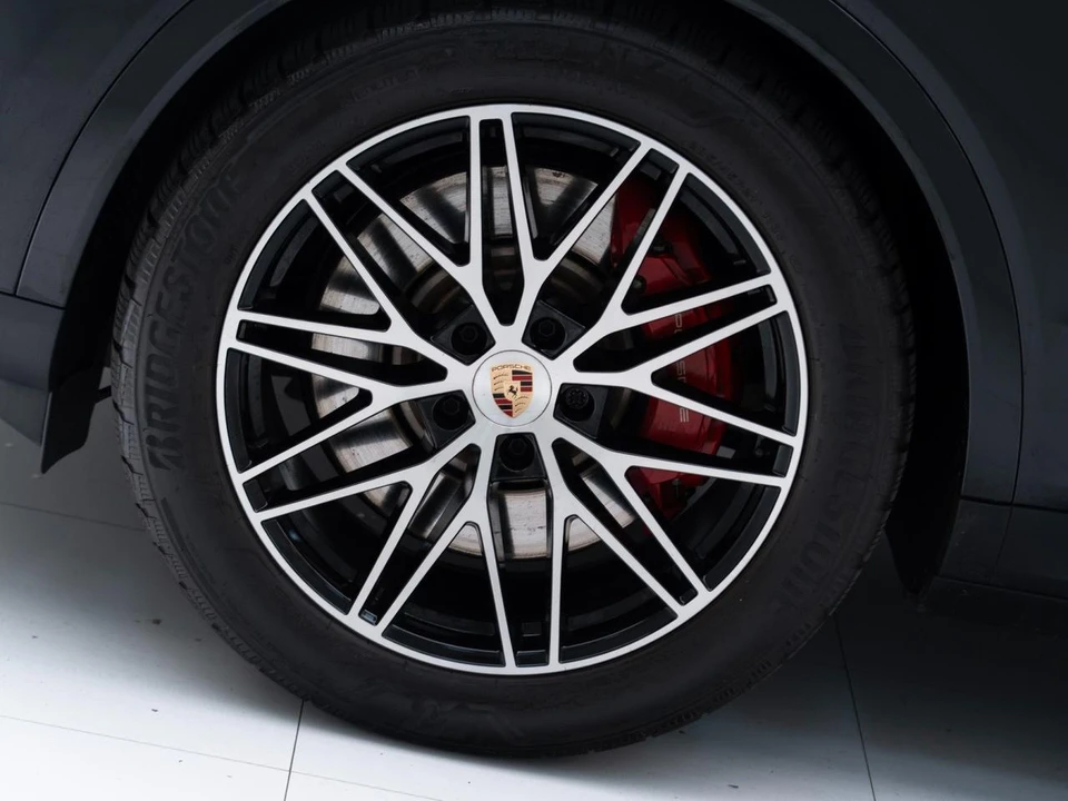 2026 Porsche 9Y0/9Y3 Cayenne S - Image 13 of 31