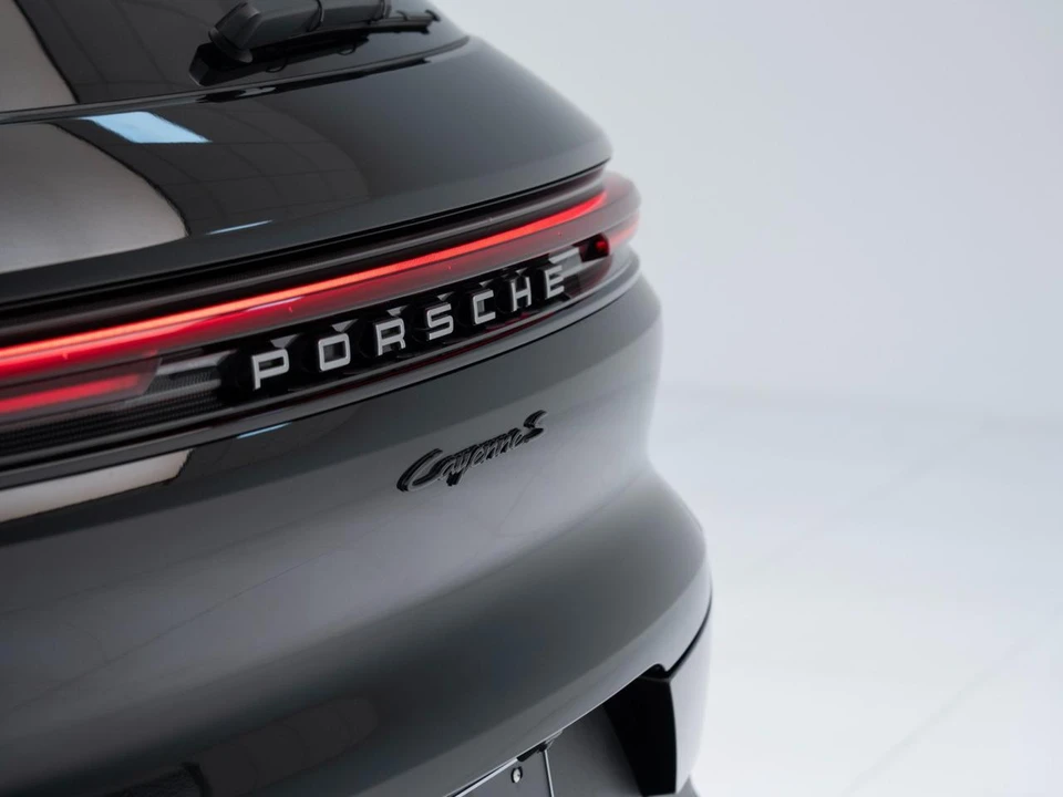 2026 Porsche 9Y0/9Y3 Cayenne S - Image 14 of 31