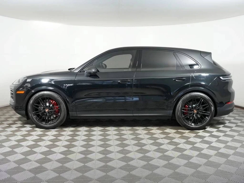 2026 Porsche Cayenne - Image 2 of 5