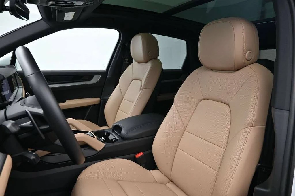 2026 Porsche Cayenne - Image 5 of 5