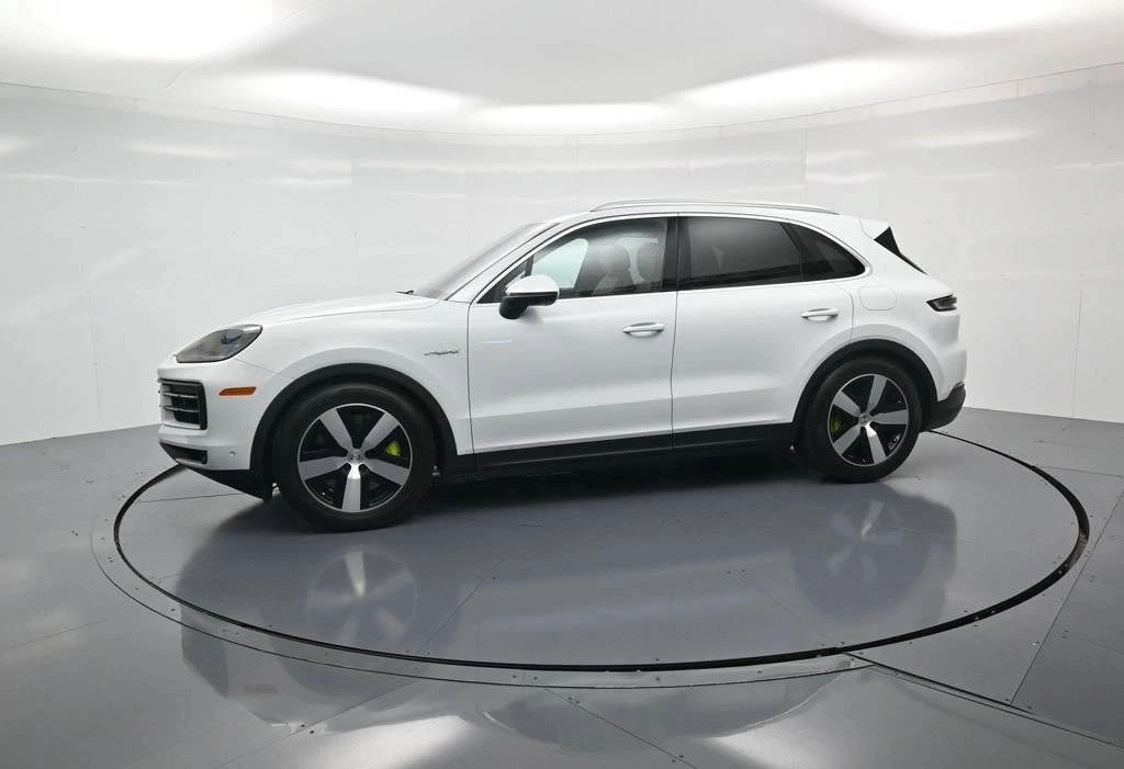 2026 Porsche Cayenne - Image 2 of 5