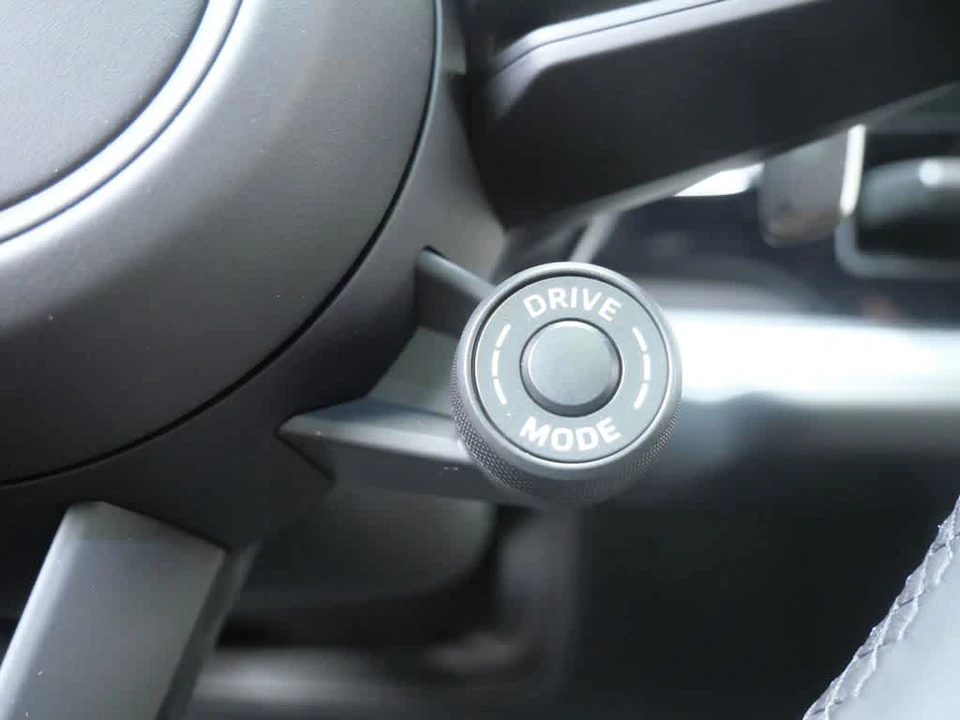 2026 Porsche Cayenne - Image 23 of 31
