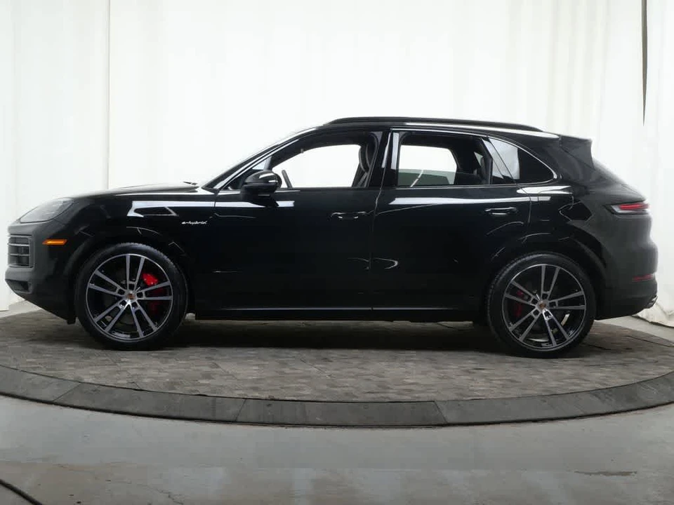 2026 Porsche Cayenne - Image 2 of 31