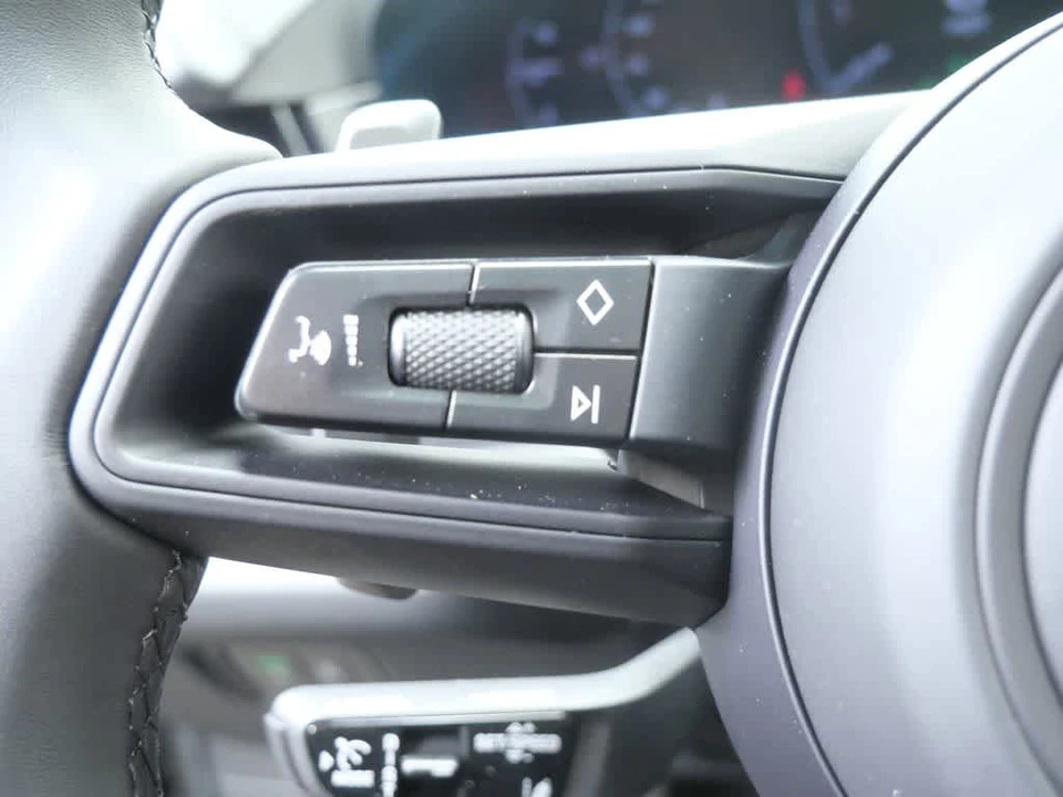 2026 Porsche Cayenne - Image 25 of 31