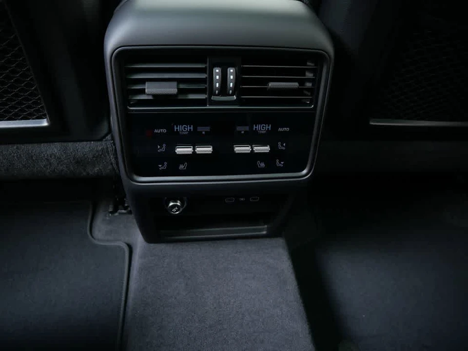 2026 Porsche Cayenne - Image 16 of 31