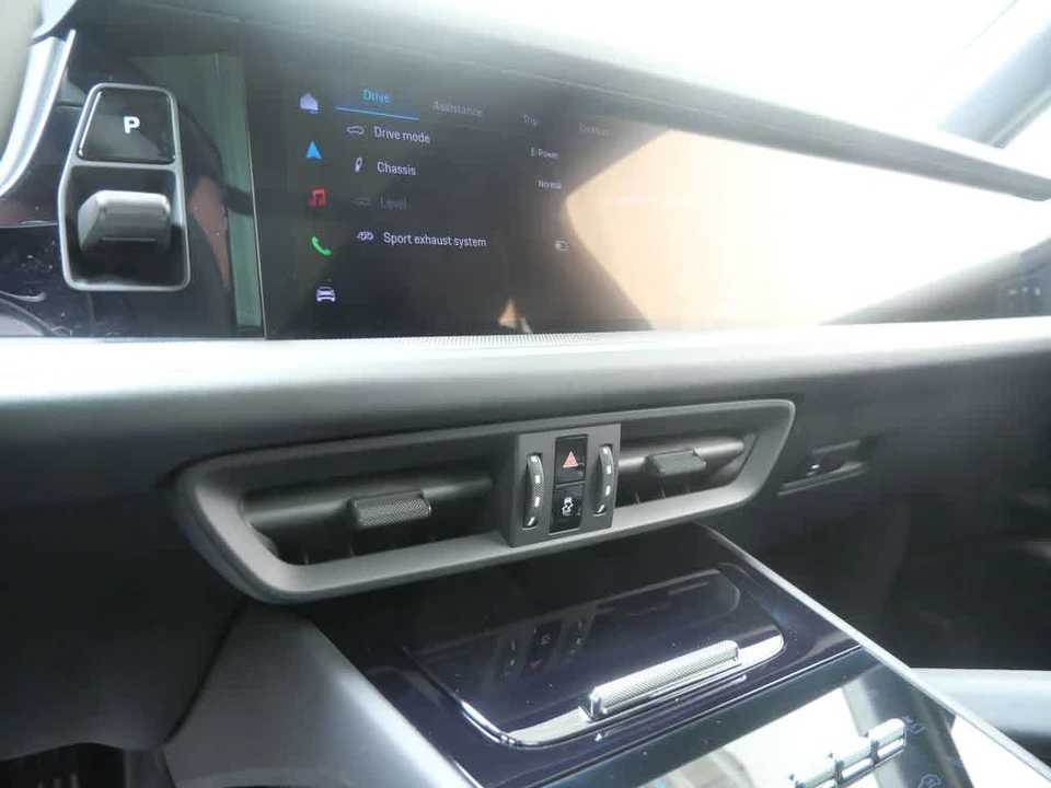 2026 Porsche Cayenne - Image 21 of 31