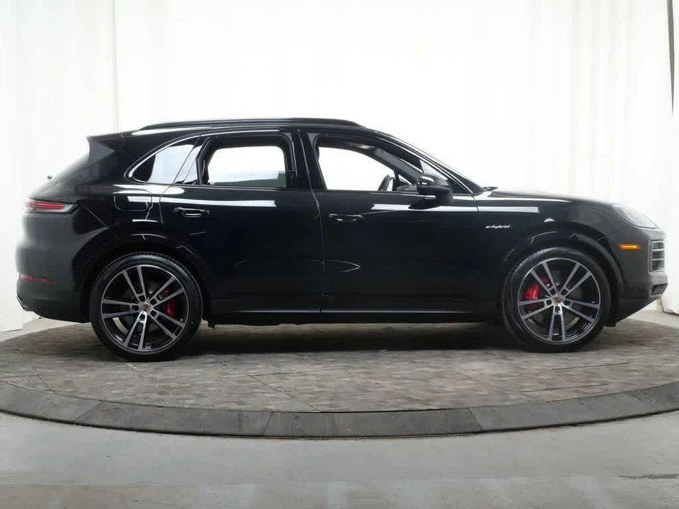 2026 Porsche Cayenne - Image 8 of 31
