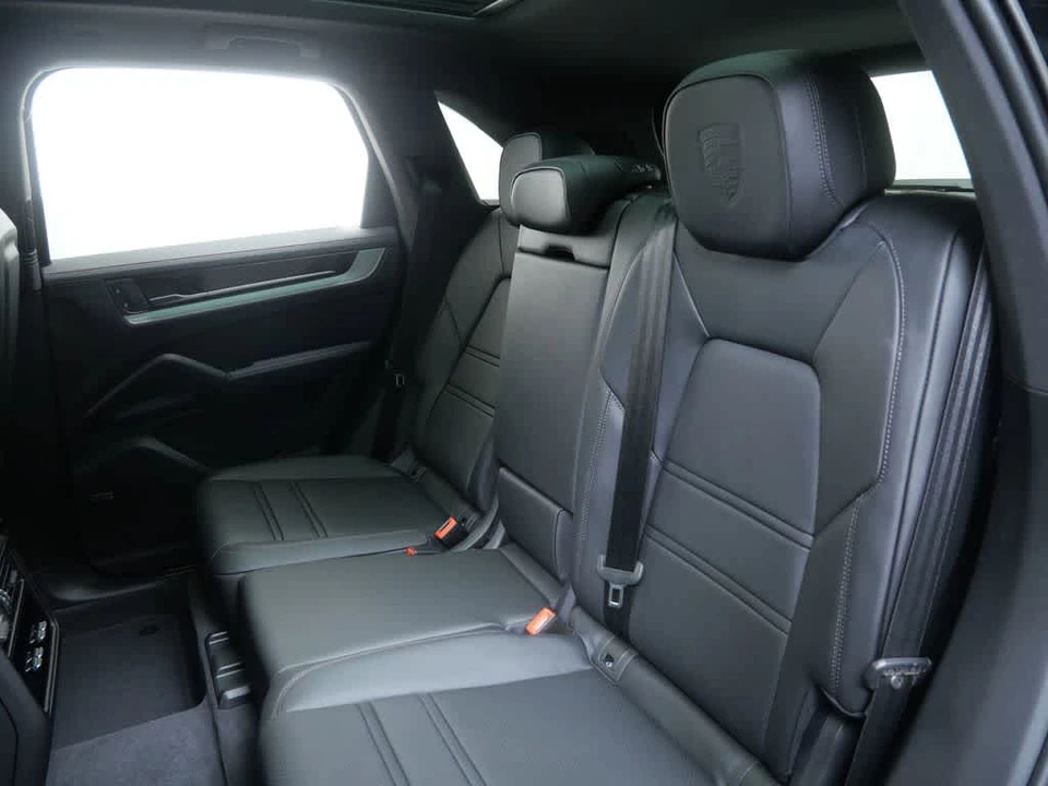 2026 Porsche Cayenne - Image 15 of 31