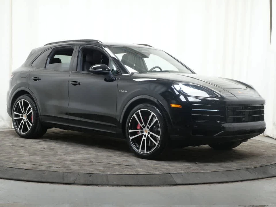2026 Porsche Cayenne - Image 9 of 31