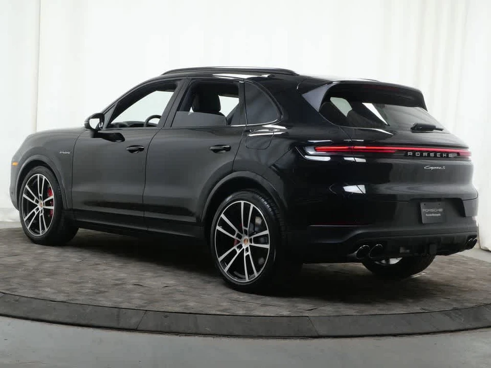2026 Porsche Cayenne - Image 3 of 31