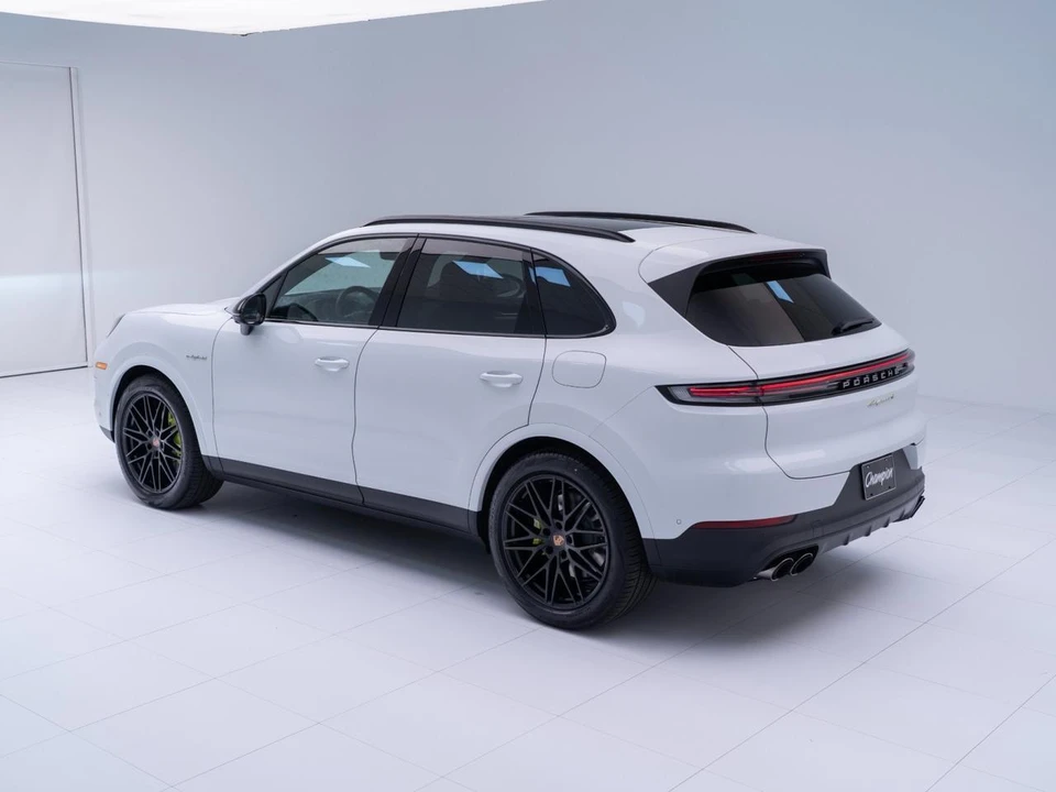 2026 Porsche 9Y0/9Y3 Cayenne S - Image 3 of 31