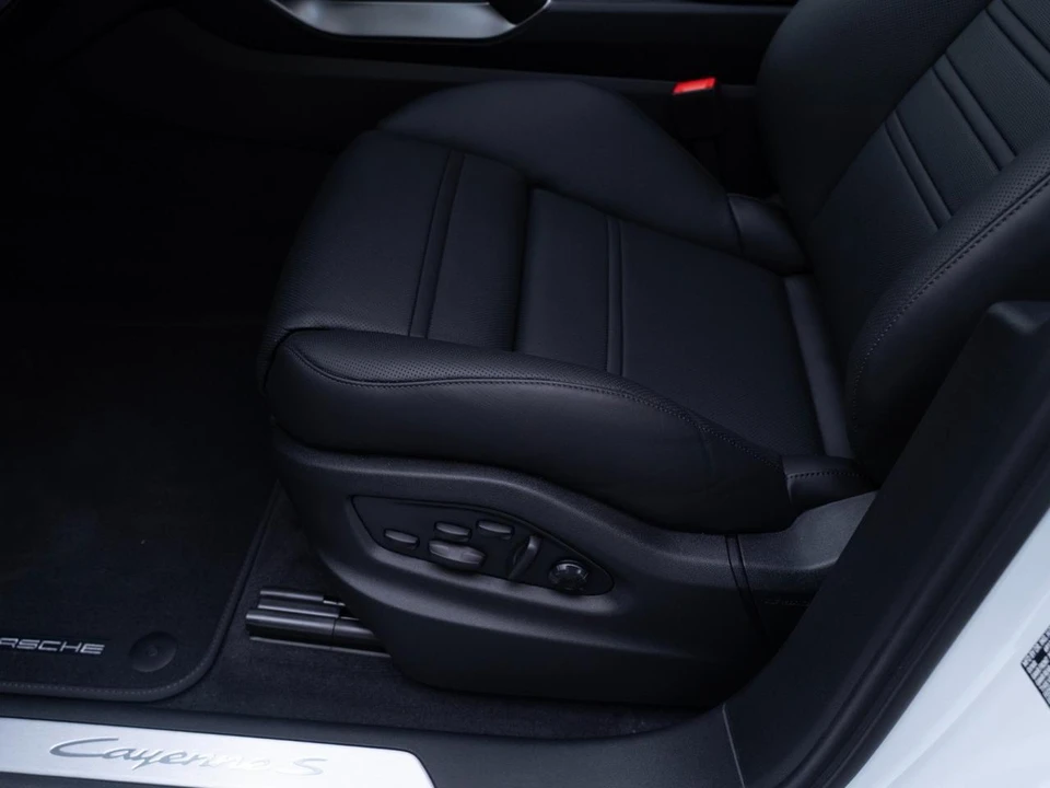 2026 Porsche 9Y0/9Y3 Cayenne S - Image 17 of 31