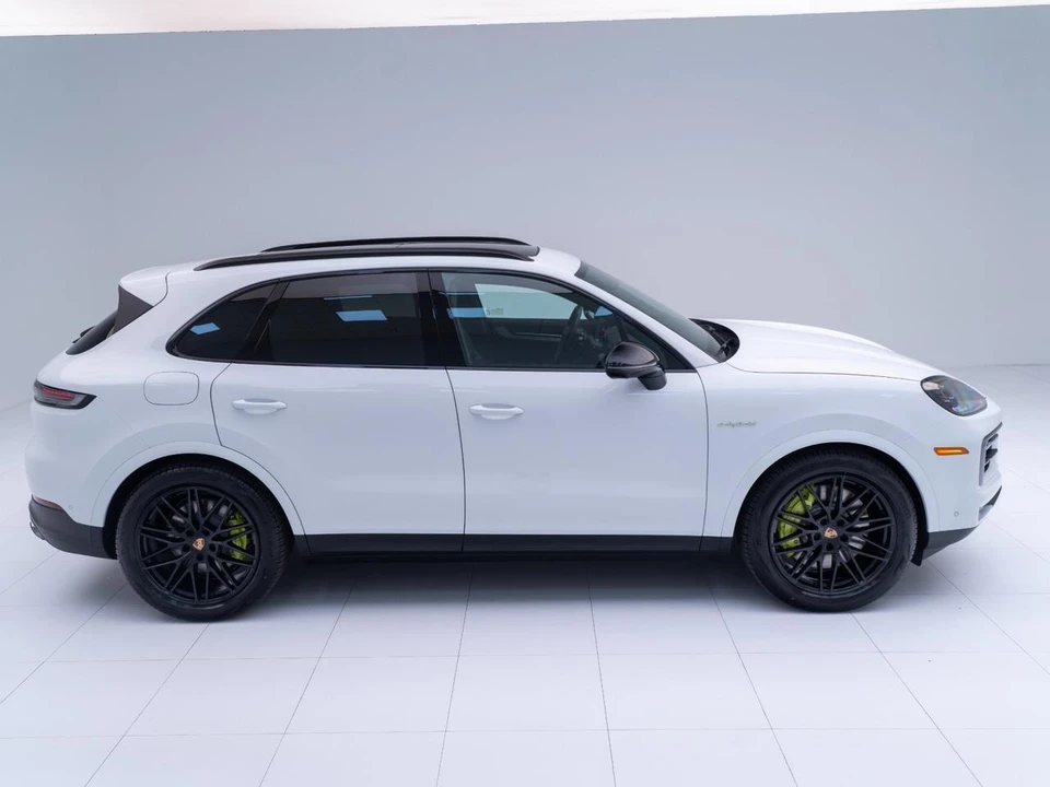 2026 Porsche 9Y0/9Y3 Cayenne S - Image 8 of 31