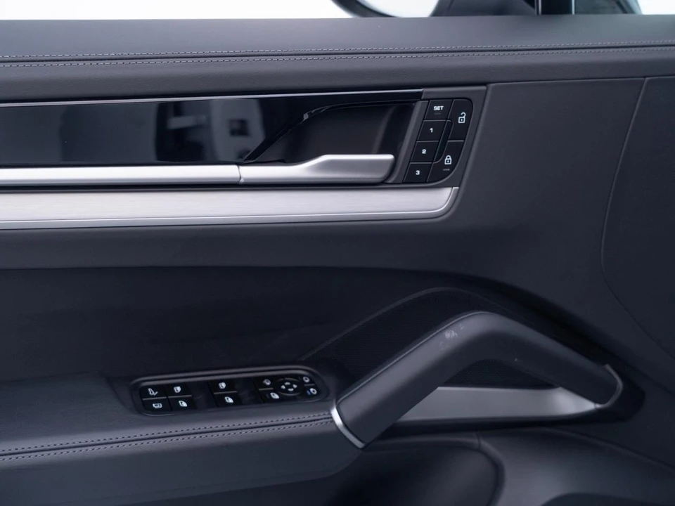 2026 Porsche 9Y0/9Y3 Cayenne S - Image 22 of 31