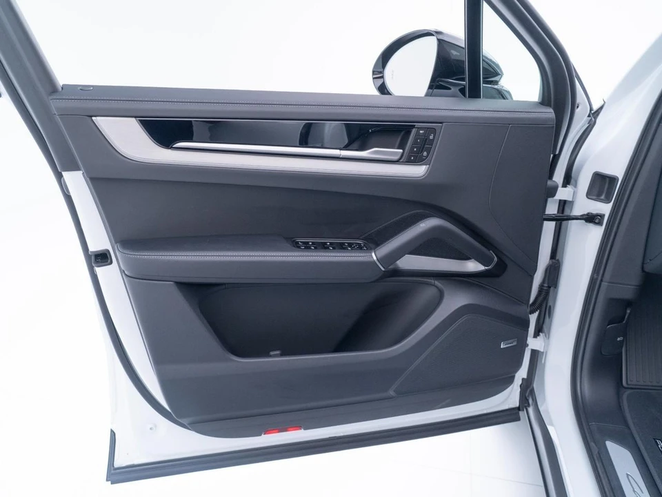 2026 Porsche 9Y0/9Y3 Cayenne S - Image 21 of 31