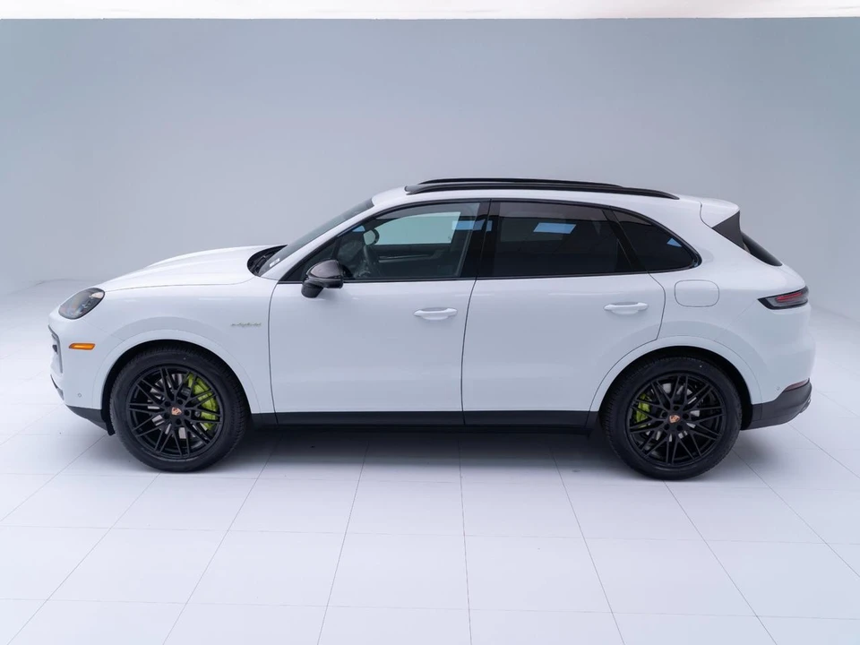 2026 Porsche 9Y0/9Y3 Cayenne S - Image 2 of 31