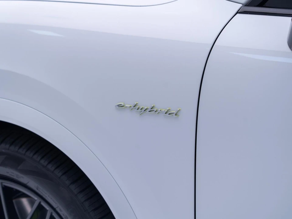2026 Porsche 9Y0/9Y3 Cayenne S - Image 13 of 31