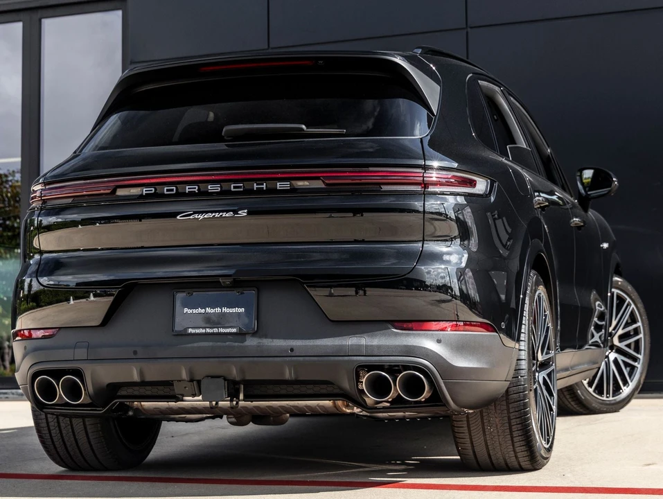 2026 Porsche 9Y0/9Y3 Cayenne - Image 11 of 31