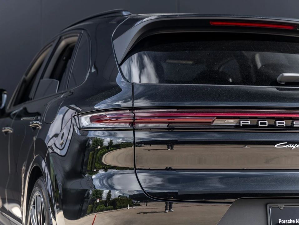 2026 Porsche 9Y0/9Y3 Cayenne - Image 13 of 31