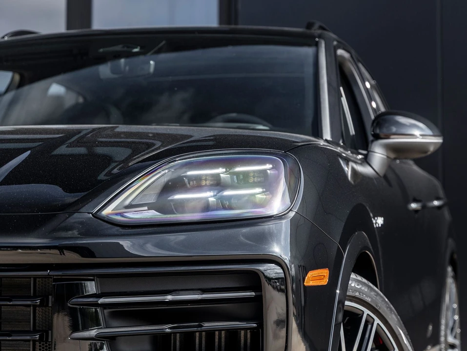 2026 Porsche 9Y0/9Y3 Cayenne - Image 16 of 31