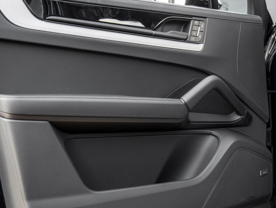 2026 Porsche 9Y0/9Y3 Cayenne - Image 19 of 31