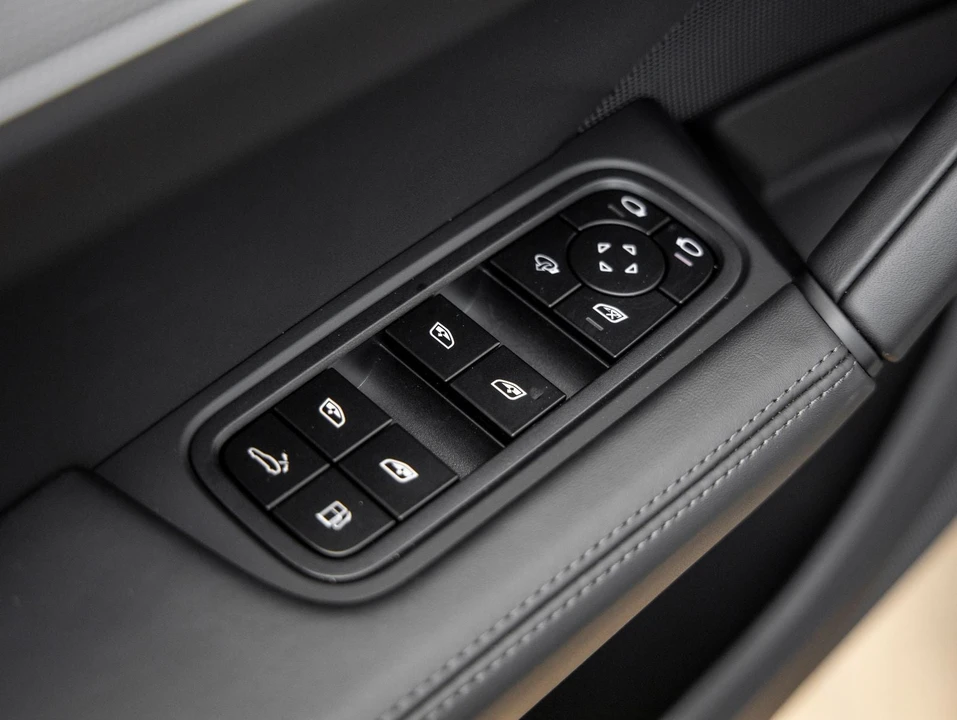 2026 Porsche 9Y0/9Y3 Cayenne - Image 20 of 31