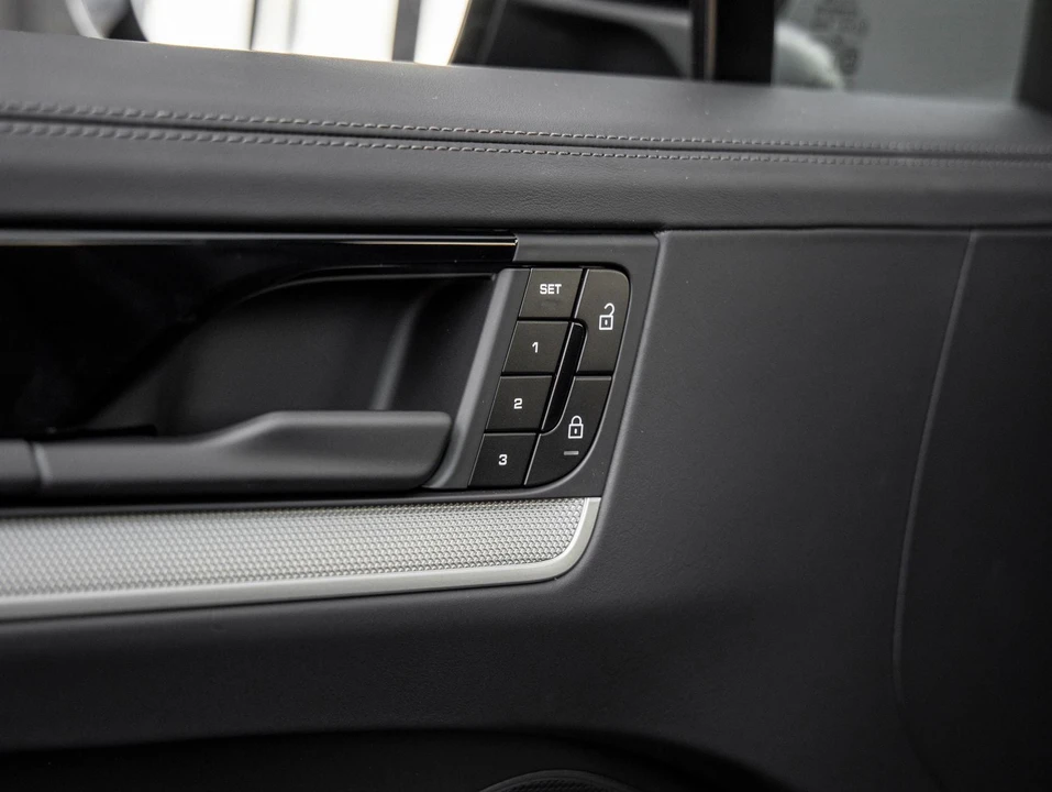 2026 Porsche 9Y0/9Y3 Cayenne - Image 21 of 31