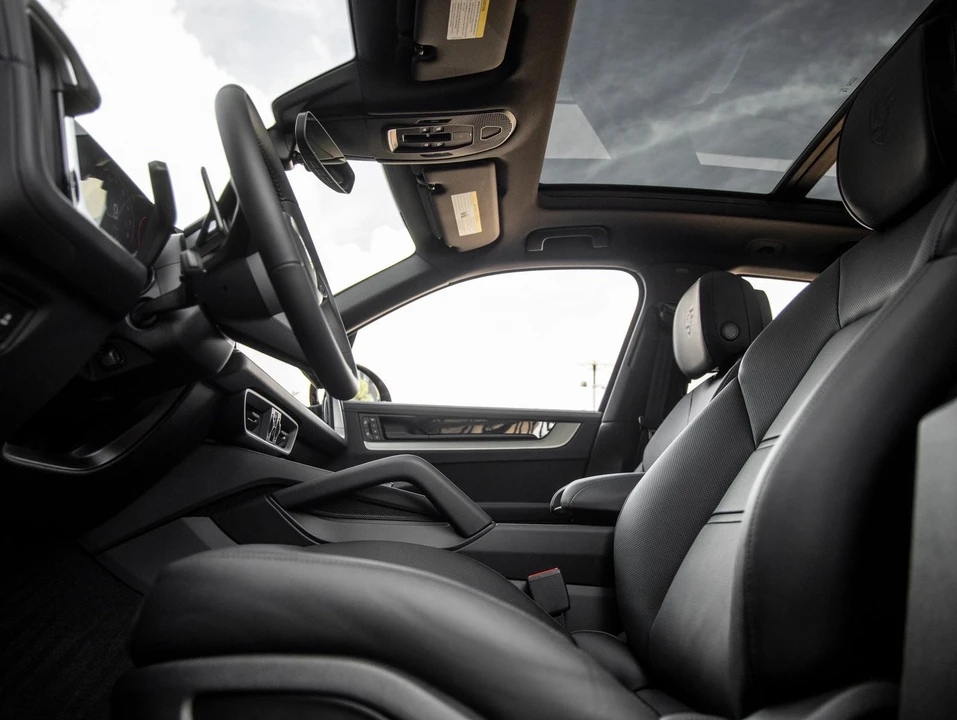 2026 Porsche 9Y0/9Y3 Cayenne - Image 23 of 31