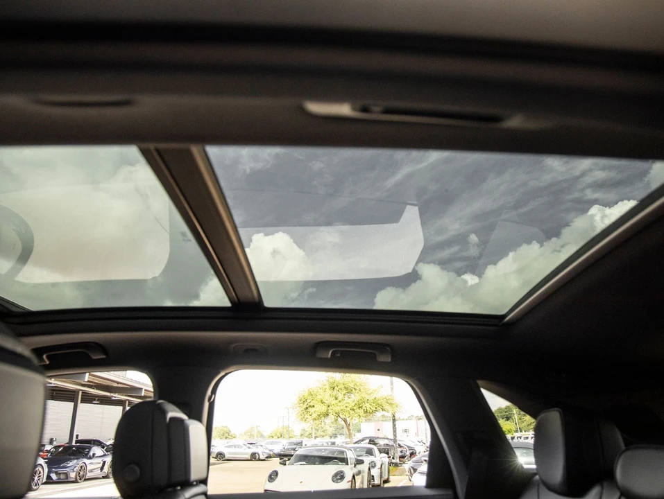 2026 Porsche 9Y0/9Y3 Cayenne - Image 25 of 31
