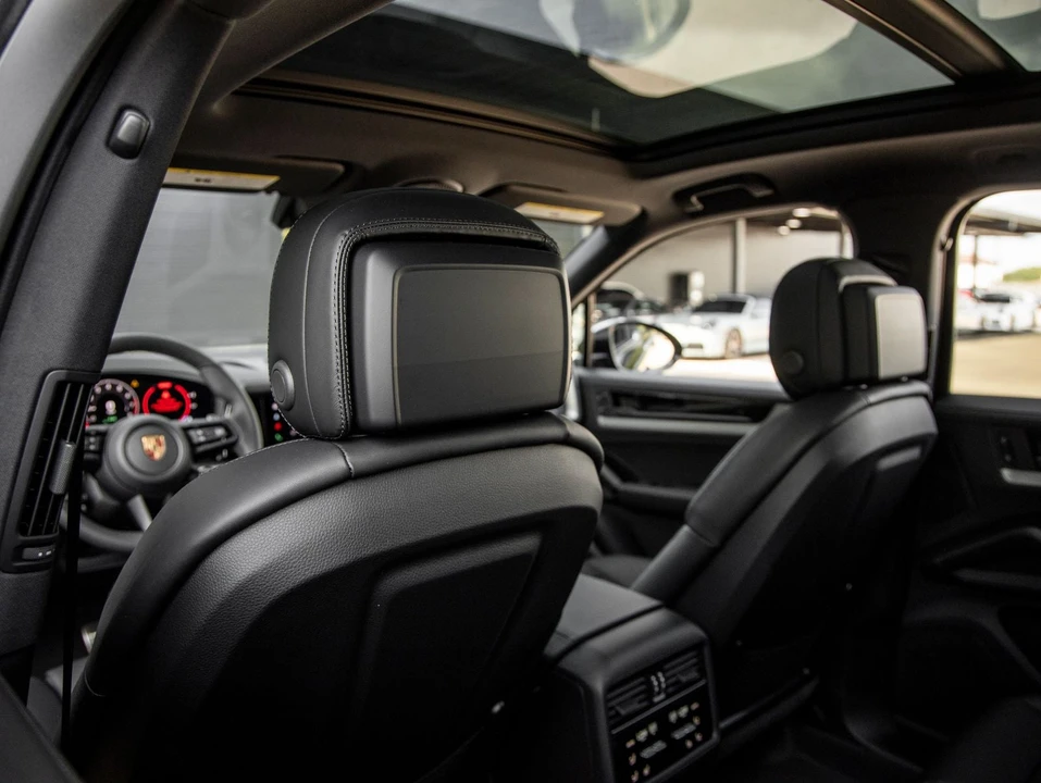 2026 Porsche 9Y0/9Y3 Cayenne - Image 26 of 31