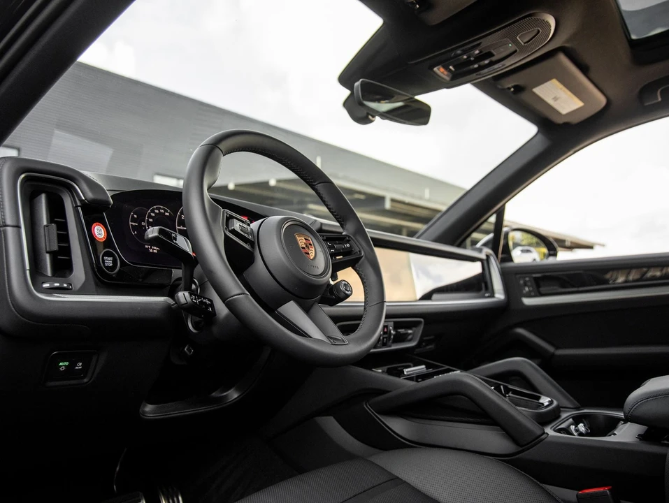 2026 Porsche 9Y0/9Y3 Cayenne - Image 4 of 31