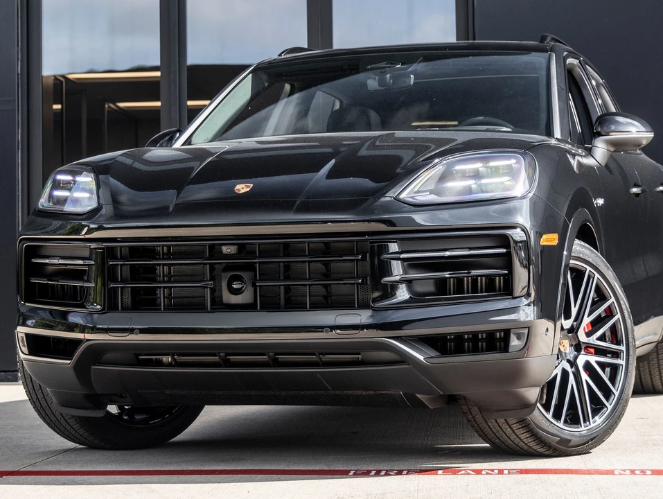 2026 Porsche 9Y0/9Y3 Cayenne - Image 7 of 31