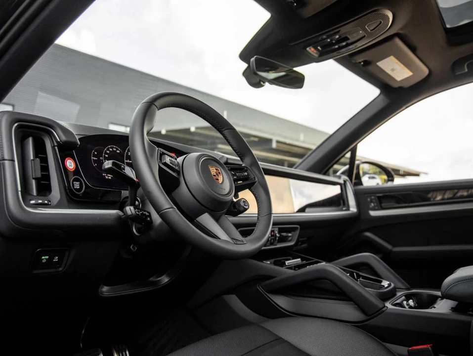 2026 Porsche 9Y0/9Y3 Cayenne - Image 4 of 5