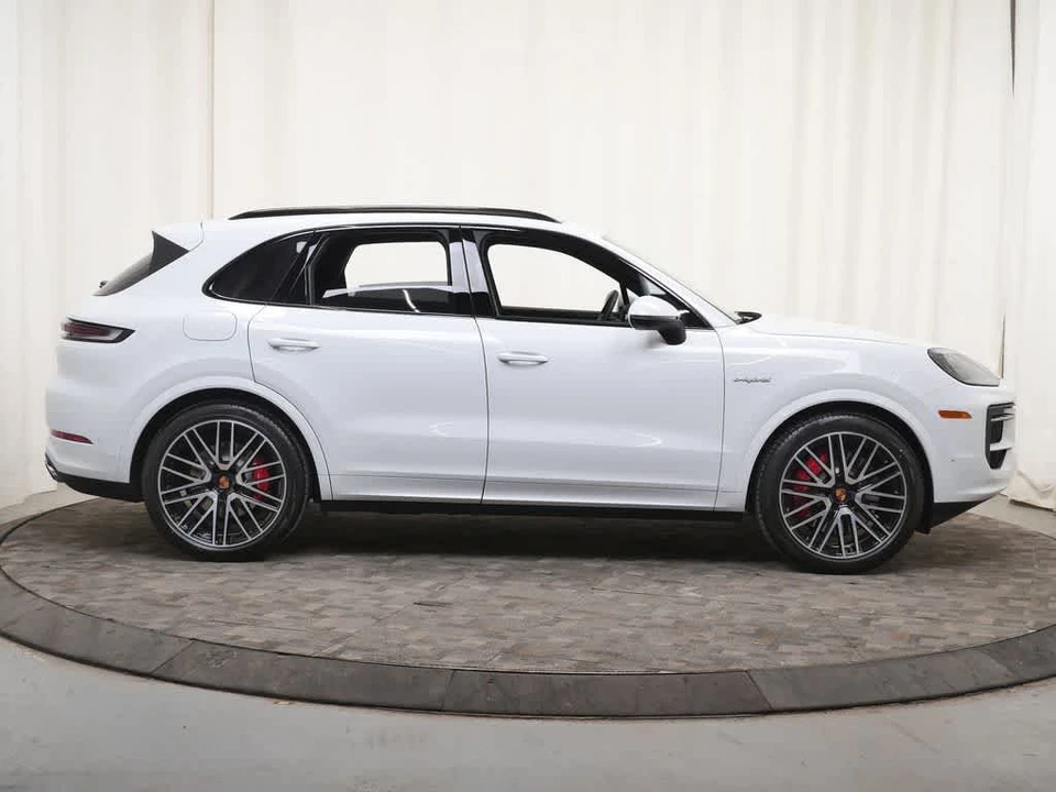 2026 Porsche Cayenne - Image 8 of 27
