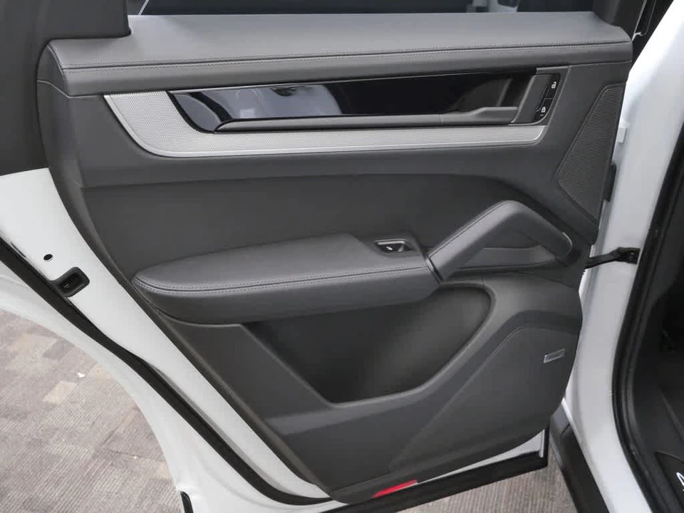 2026 Porsche Cayenne - Image 13 of 27