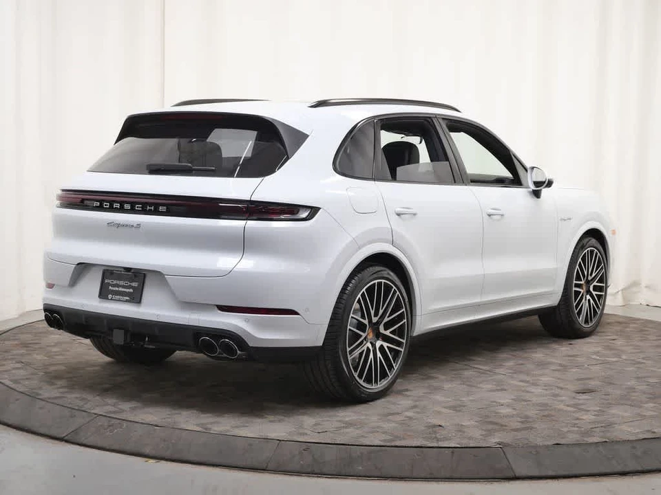2026 Porsche Cayenne - Image 7 of 27