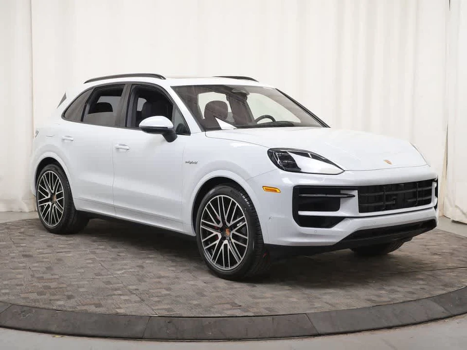 2026 Porsche Cayenne - Image 9 of 27