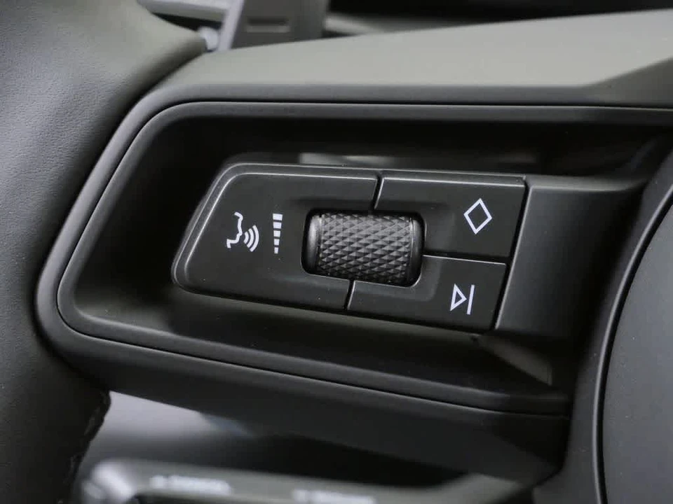 2026 Porsche Cayenne - Image 19 of 27