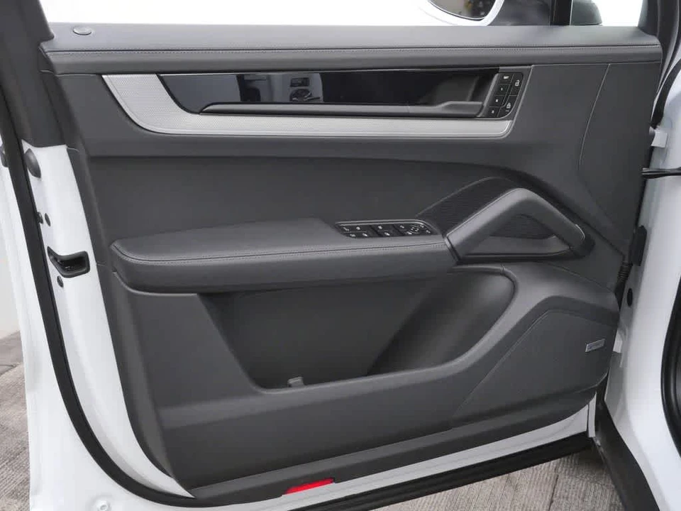 2026 Porsche Cayenne - Image 11 of 27