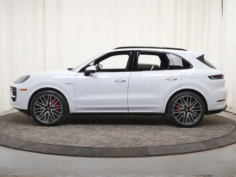 2026 Porsche Cayenne - Image 2 of 27