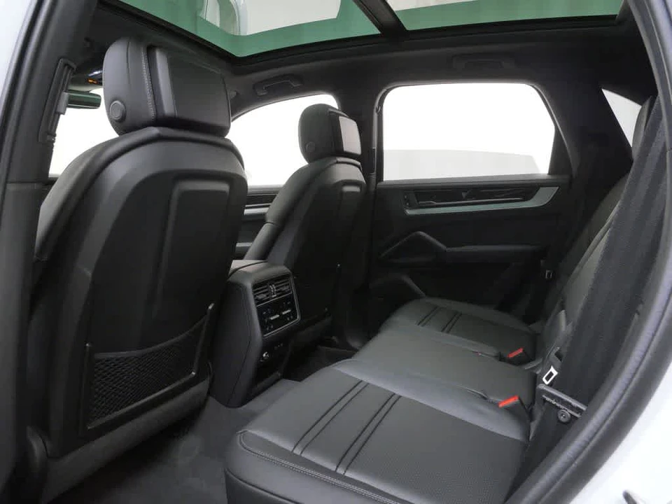 2026 Porsche Cayenne - Image 14 of 27