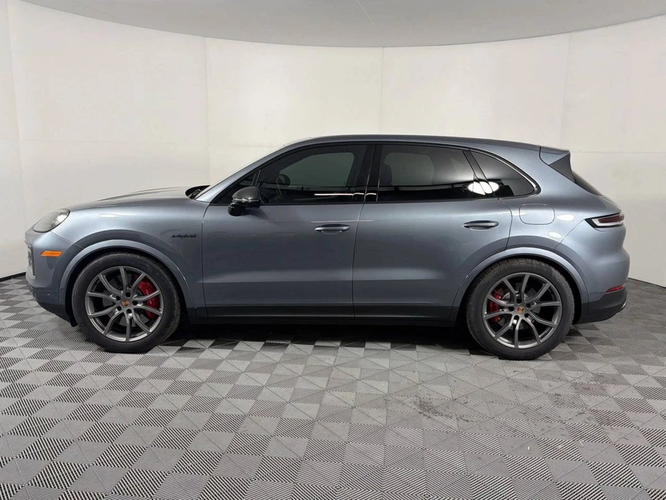 2026 Porsche Cayenne - Image 2 of 5
