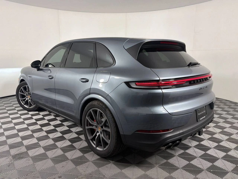 2026 Porsche Cayenne - Image 3 of 5