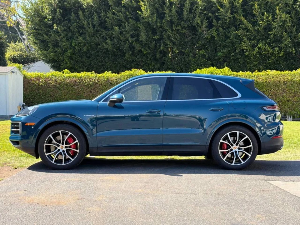 2026 Porsche Cayenne - Image 2 of 5