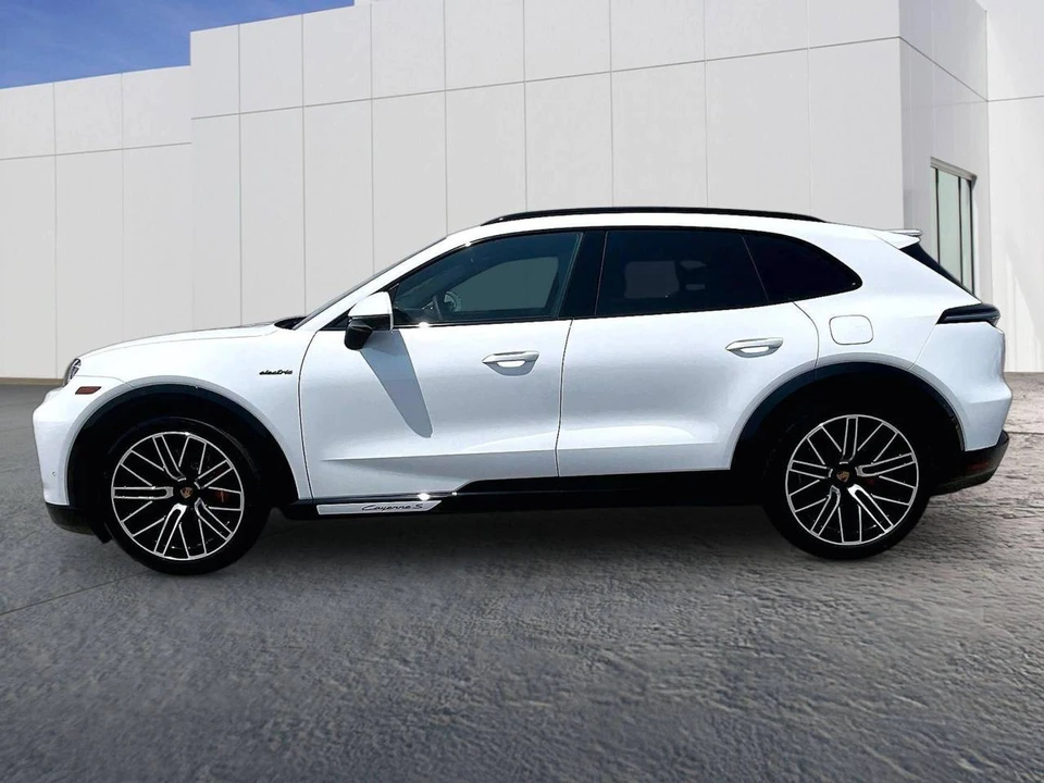2026 Porsche 9Y0/9Y3 Cayenne S - Image 2 of 4