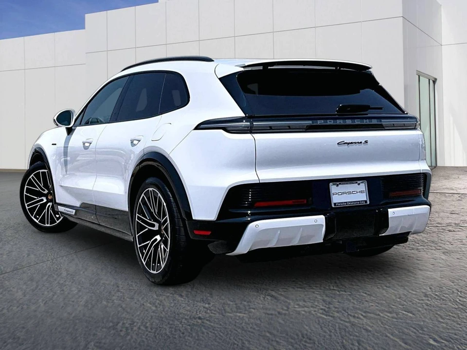 2026 Porsche 9Y0/9Y3 Cayenne S - Image 3 of 4