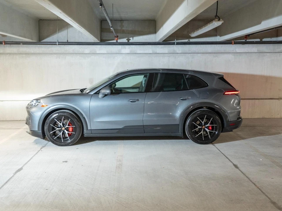 2026 Porsche 9Y0/9Y3 Cayenne S - Image 2 of 27