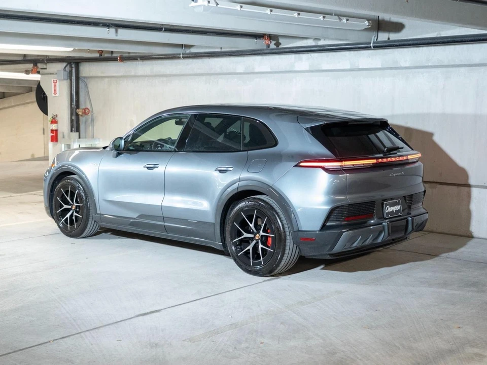 2026 Porsche 9Y0/9Y3 Cayenne S - Image 3 of 27