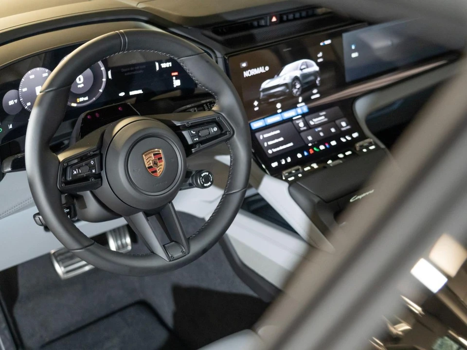 2026 Porsche 9Y0/9Y3 Cayenne S - Image 16 of 27