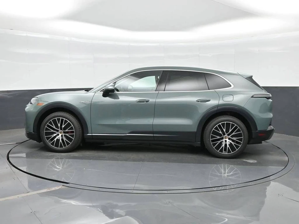 2026 Porsche 9Y0/9Y3 Cayenne S - Image 2 of 4